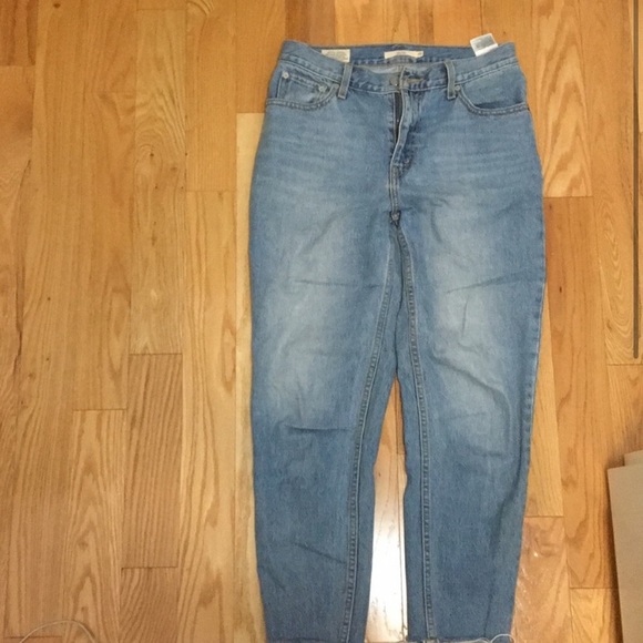 Levi’s Mom Jean Pants - Picture 4 of 4